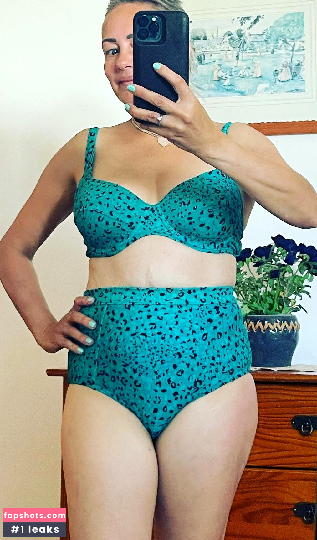 Sarah Cawood gallery photo #20