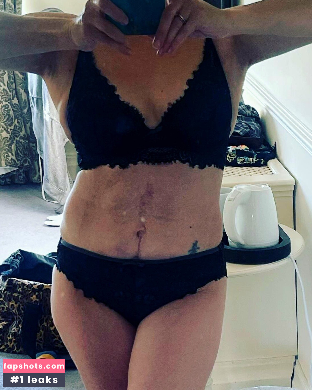 Sarah Cawood gallery photo #5