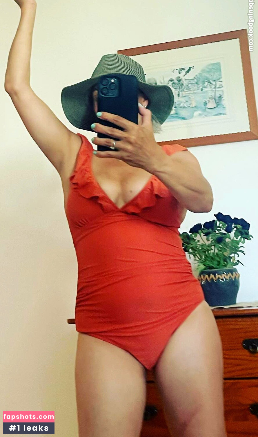 Sarah Cawood gallery photo #9