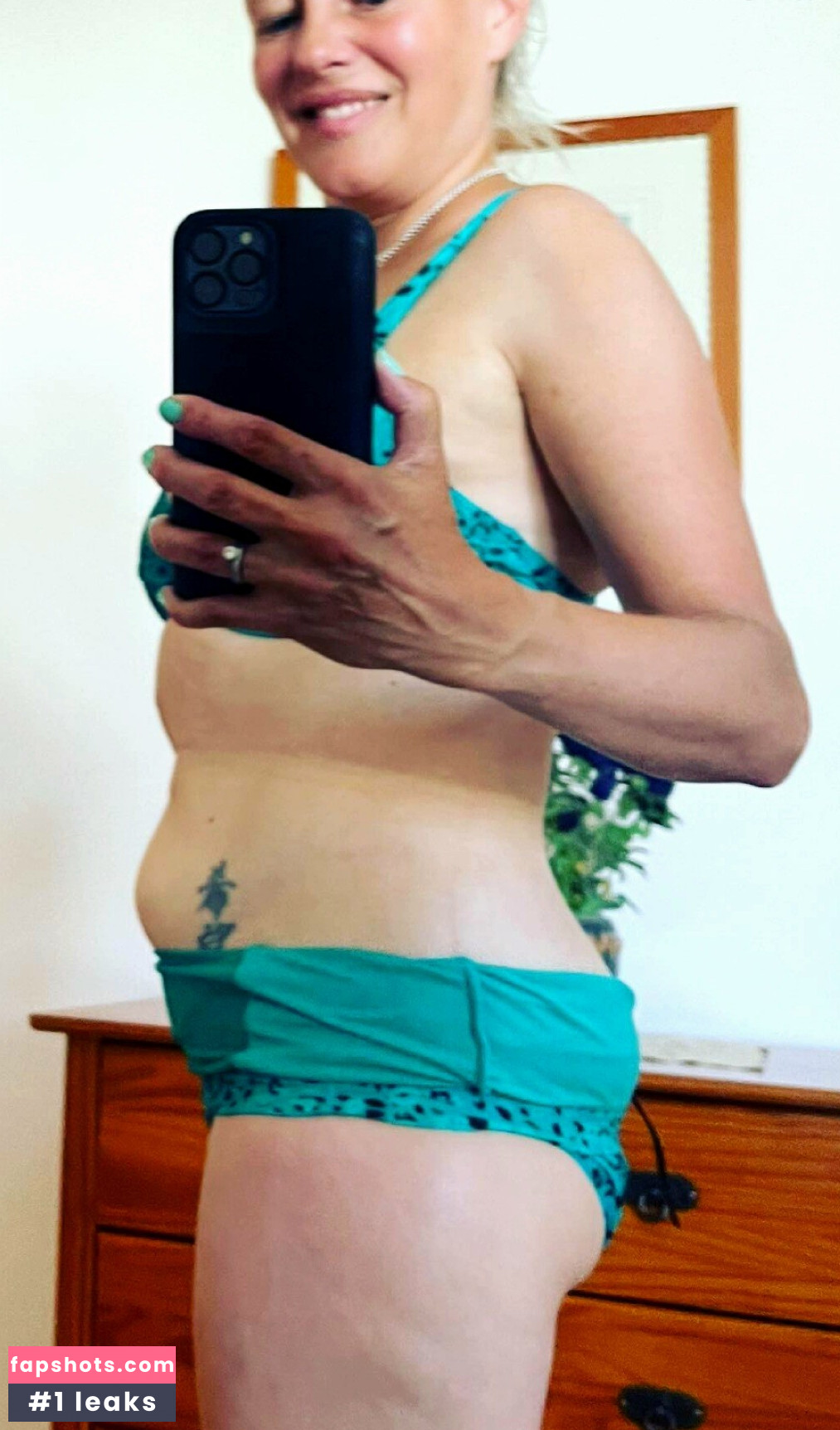 Sarah Cawood gallery photo #10