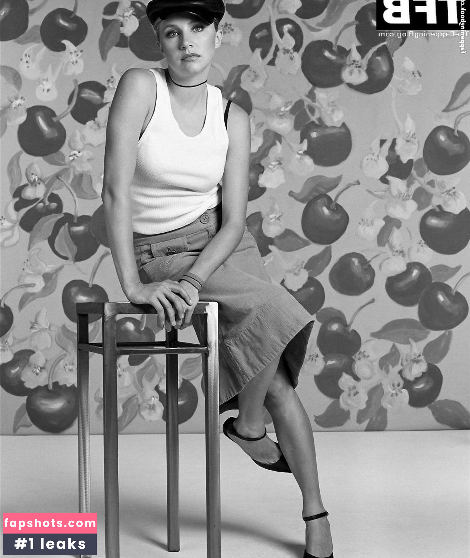 Sarah Chalke gallery photo #91