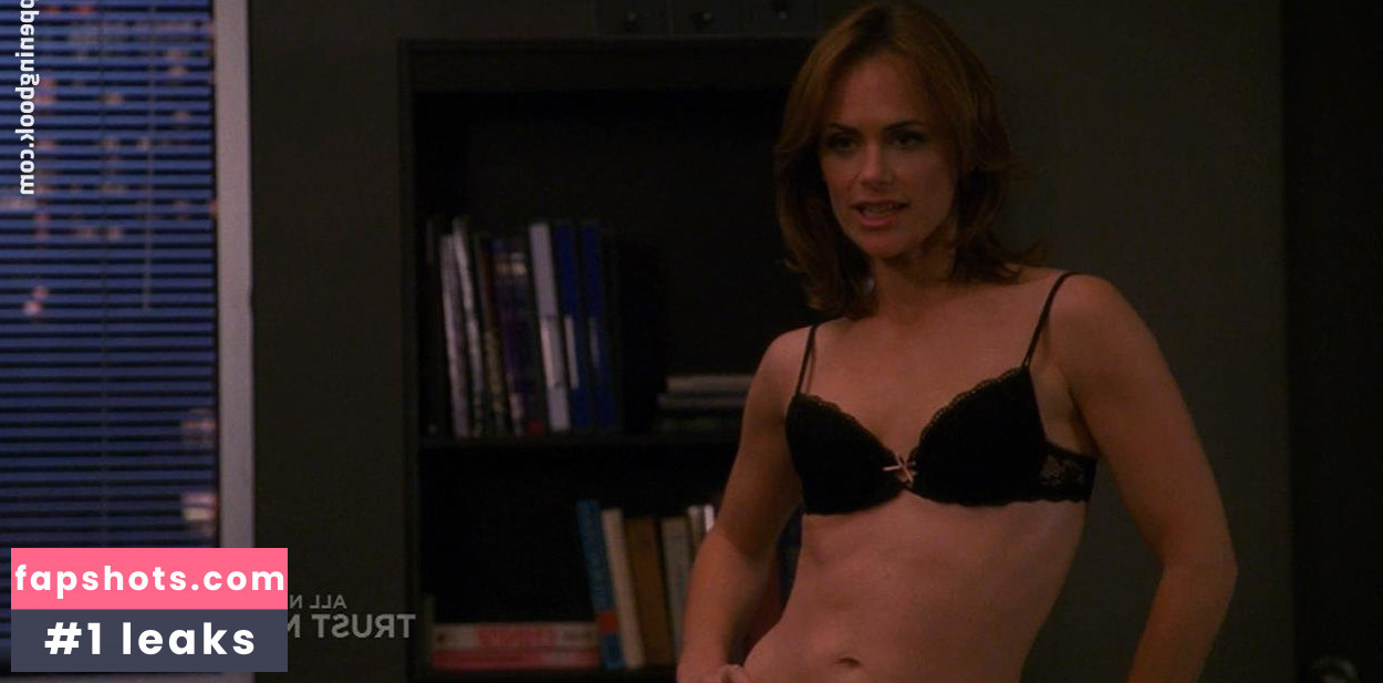 Sarah Clarke gallery photo #5