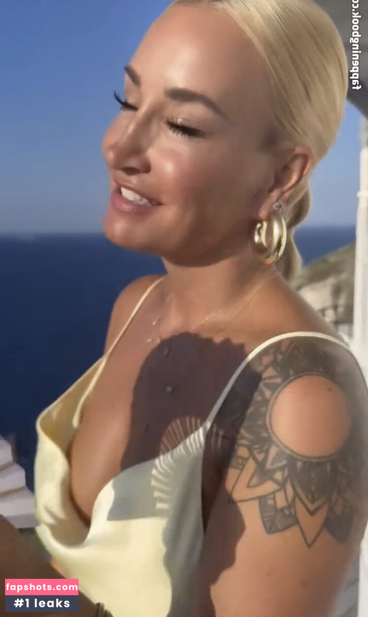 Sarah Connor Nude Leaks OnlyFans Photos #2 - LeakJerk