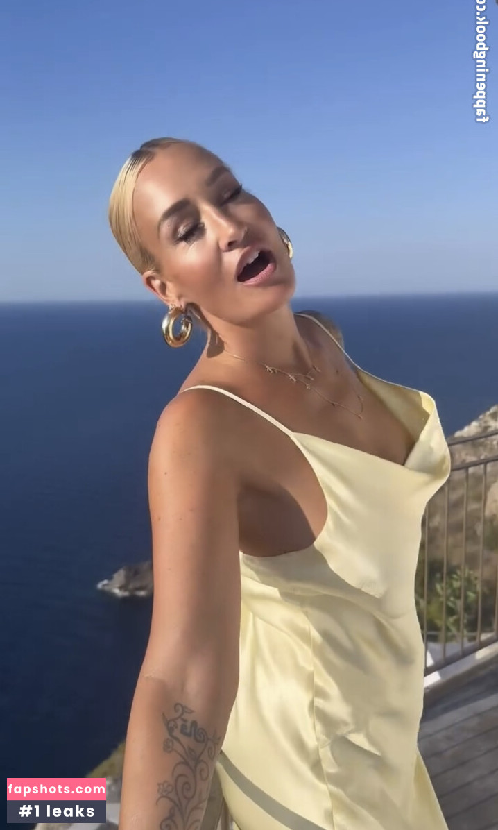 Sarah Connor Nude Leaks OnlyFans Photos #4 - LeakJerk