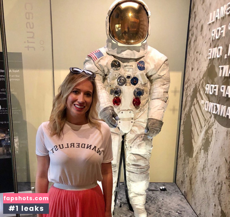 Sarah Cruddas gallery photo #15