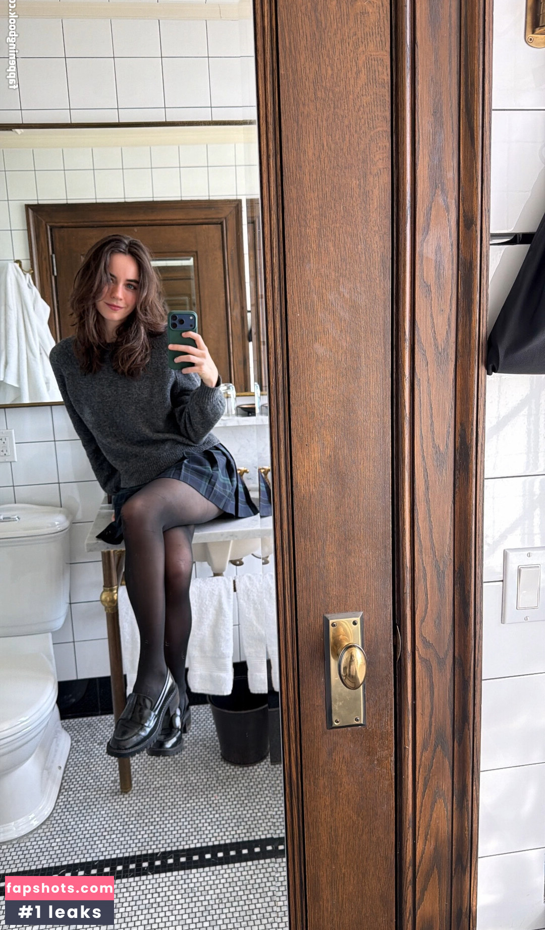 Sarah Desjardins gallery photo #2