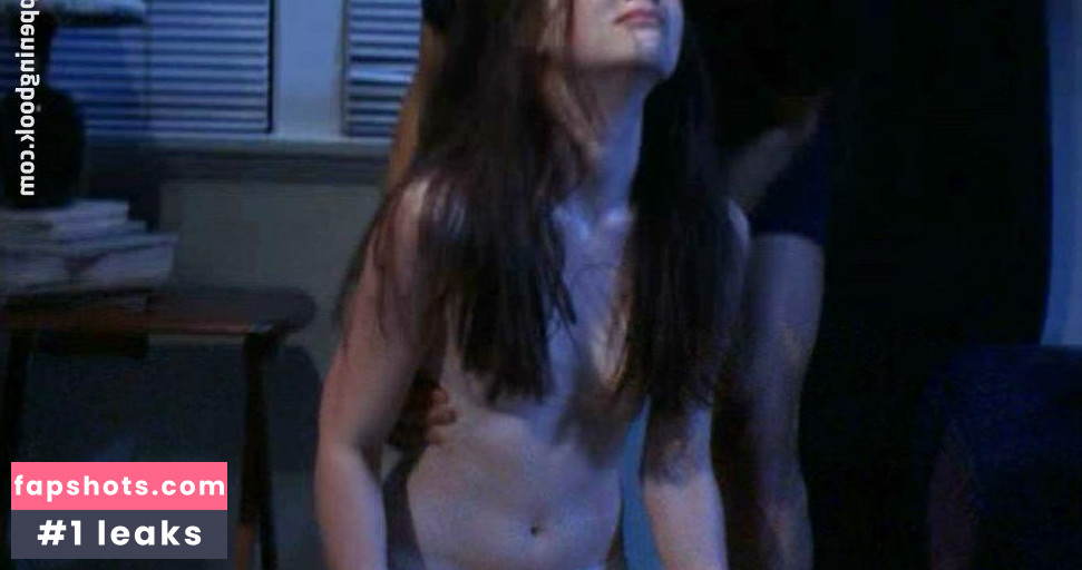 Sarah Foret gallery photo #3