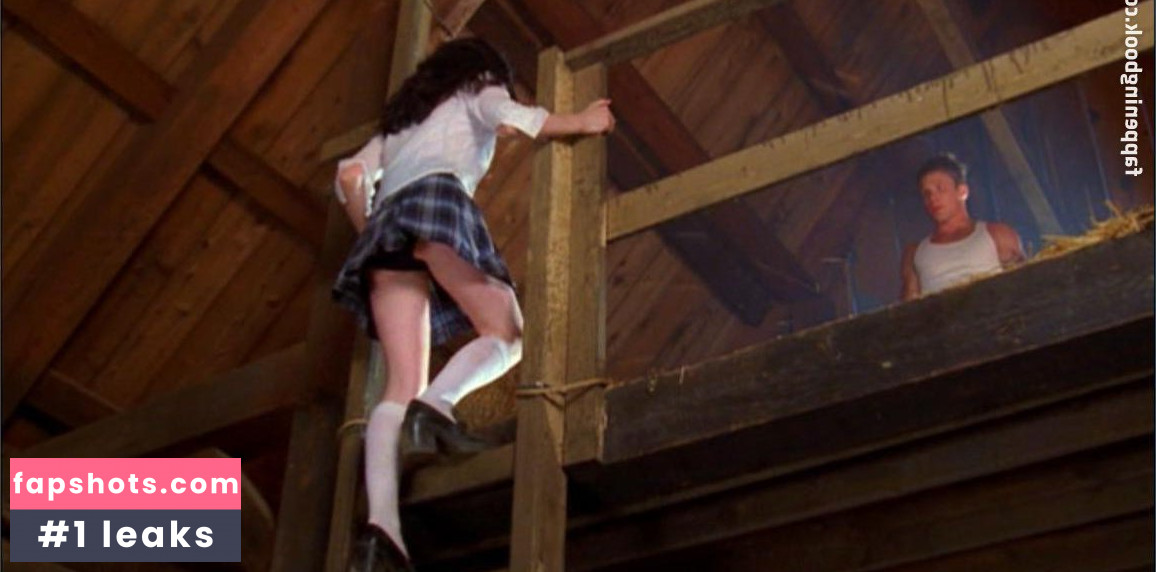 Sarah Foret gallery photo #7