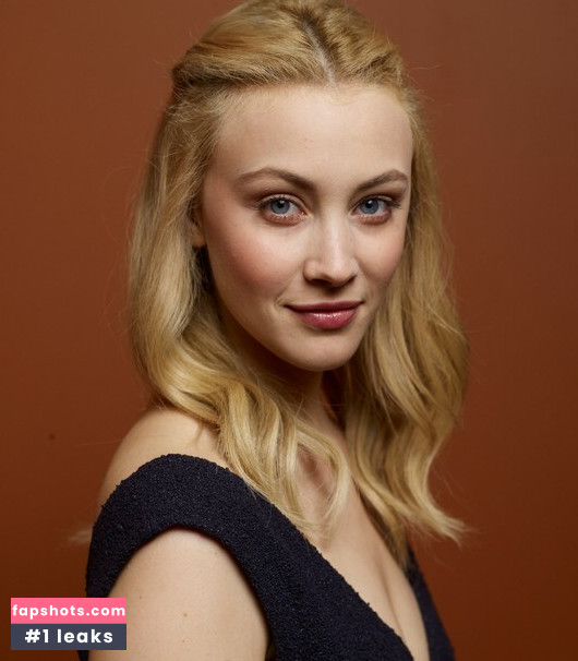 Sarah Gadon gallery photo #15
