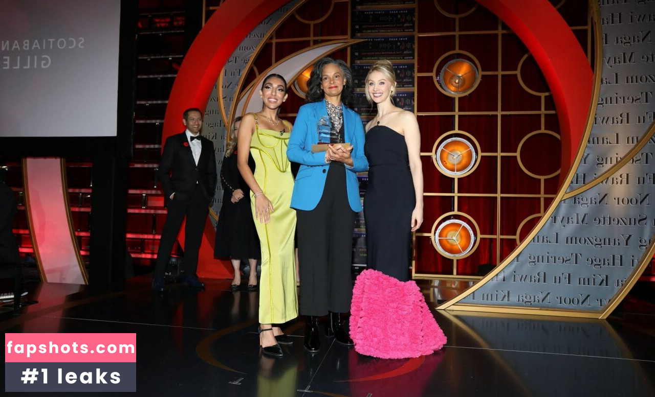 Sarah Gadon gallery photo #24