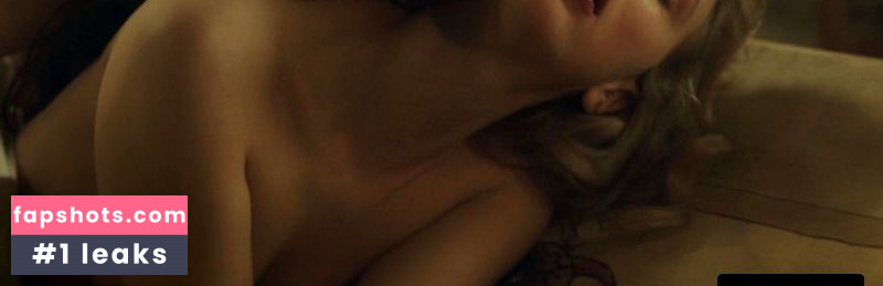 Sarah Gadon gallery photo #29