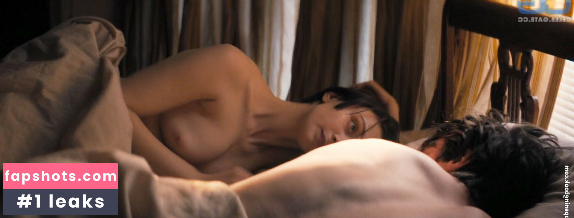 Sarah Gadon gallery photo #4