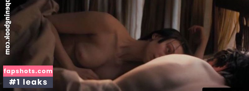 Sarah Gadon gallery photo #32