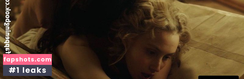 Sarah Gadon gallery photo #33