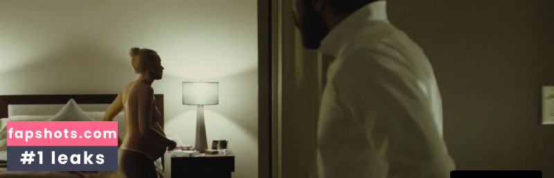 Sarah Gadon gallery photo #34