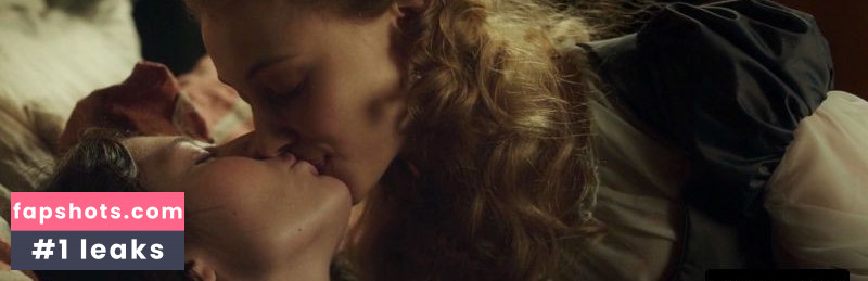 Sarah Gadon gallery photo #36