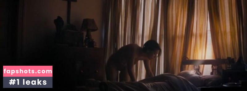 Sarah Gadon gallery photo #39