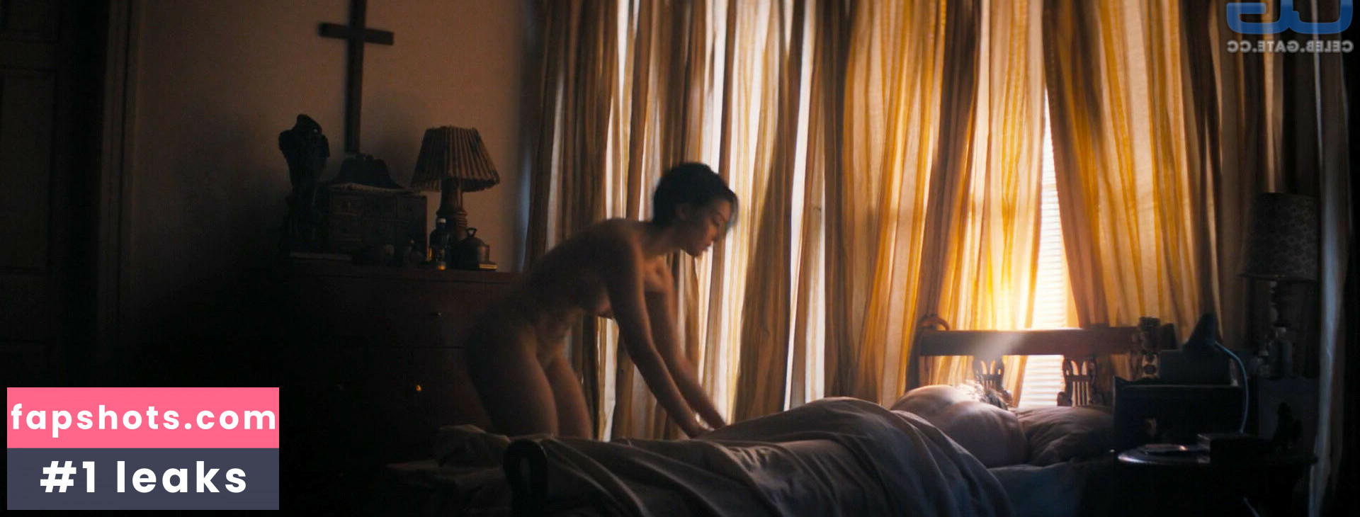 Sarah Gadon gallery photo #5