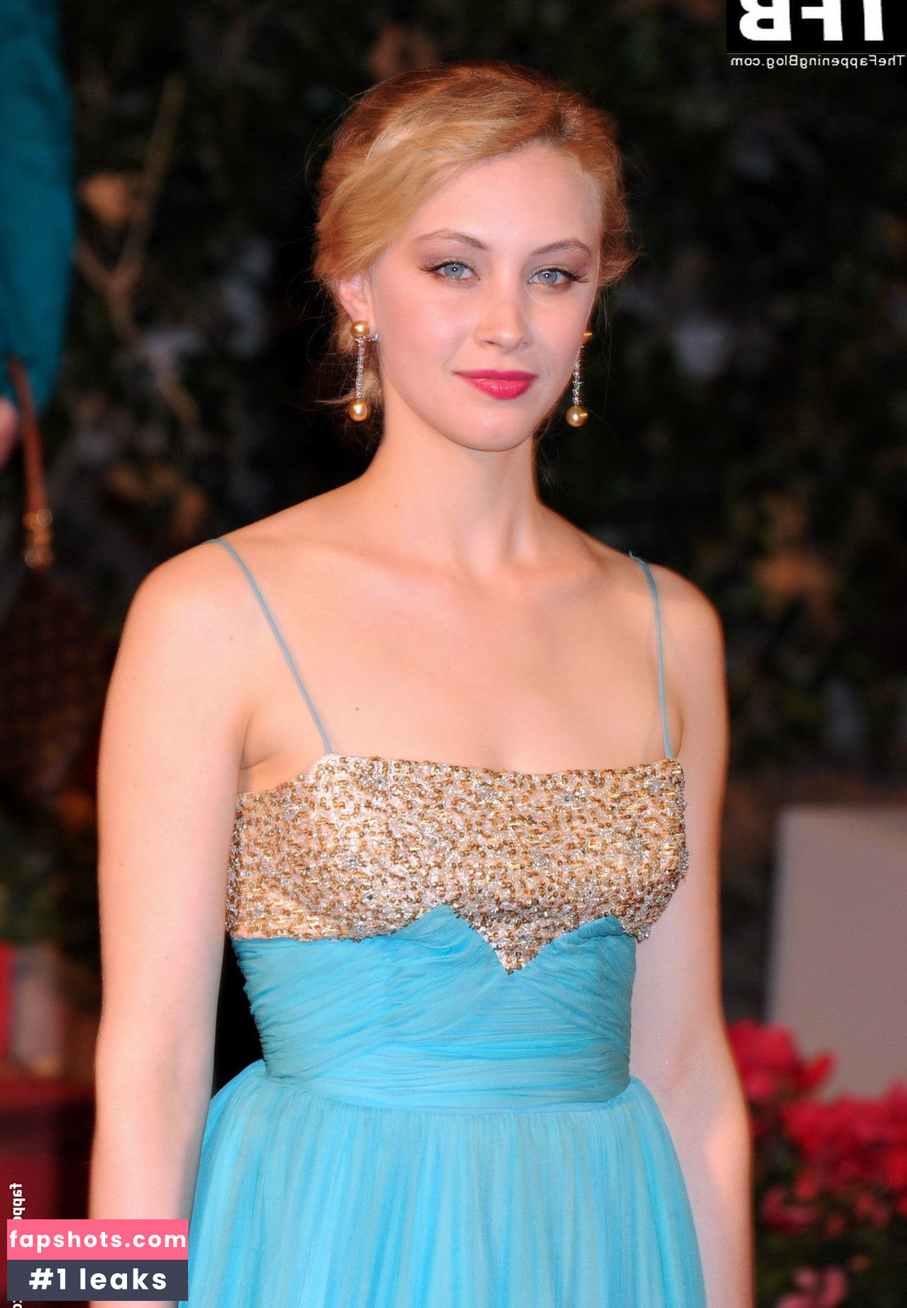 Sarah Gadon gallery photo #46