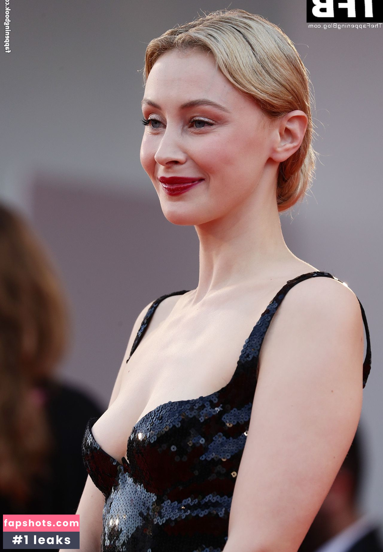 Sarah Gadon gallery photo #56