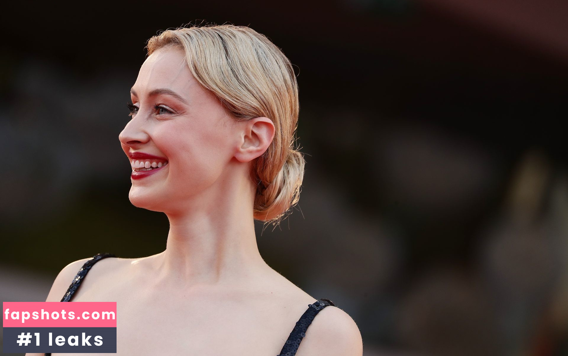 Sarah Gadon gallery photo #57