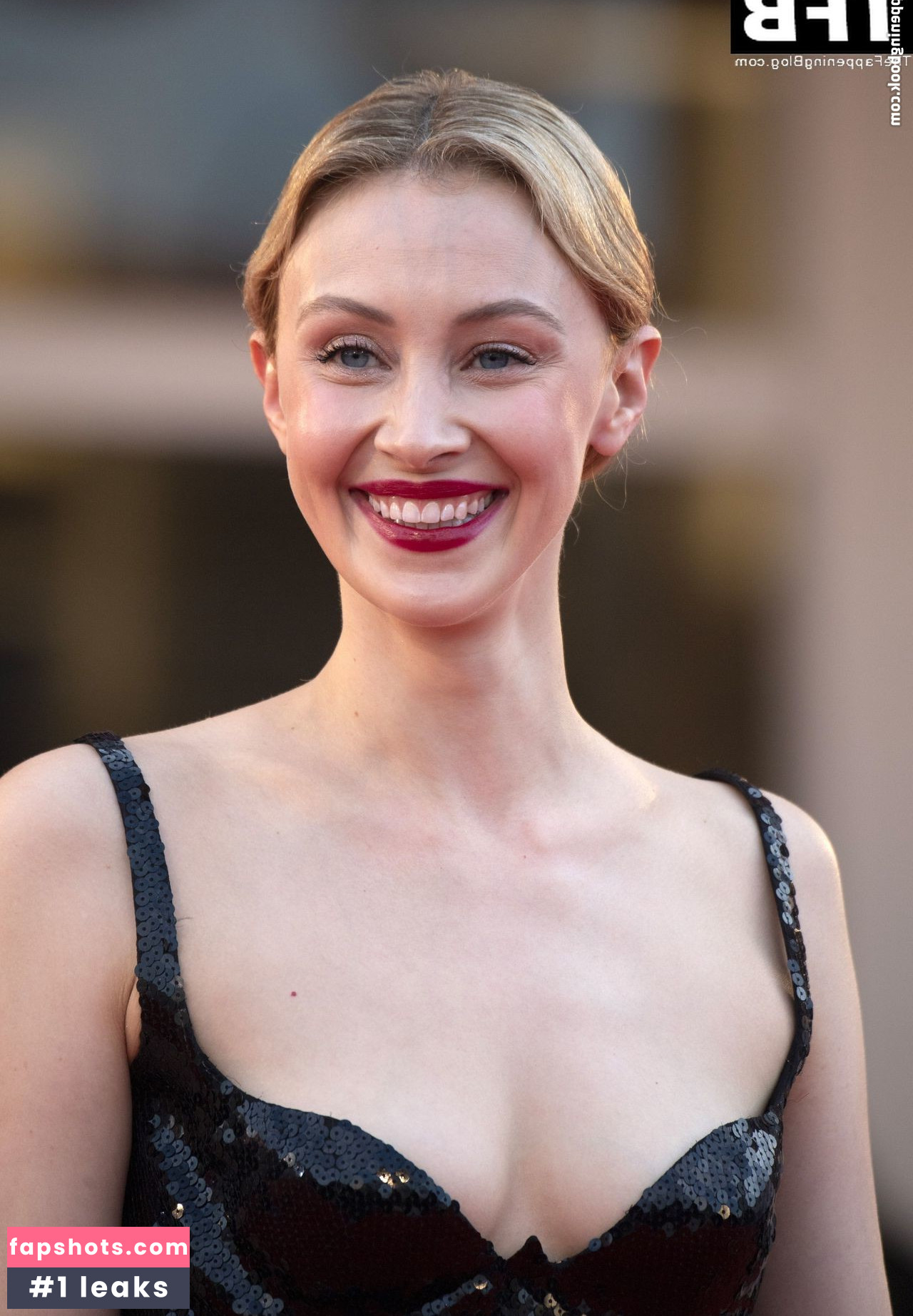 Sarah Gadon gallery photo #61