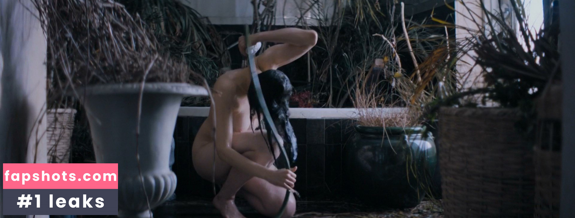 Sarah Gadon gallery photo #77