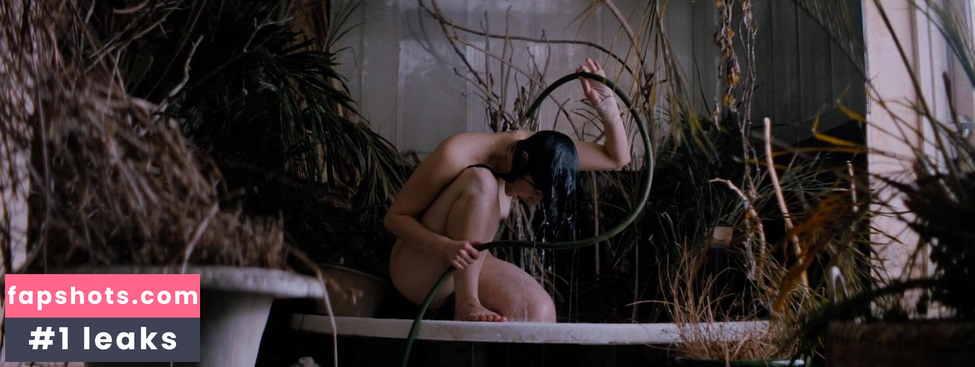 Sarah Gadon gallery photo #88