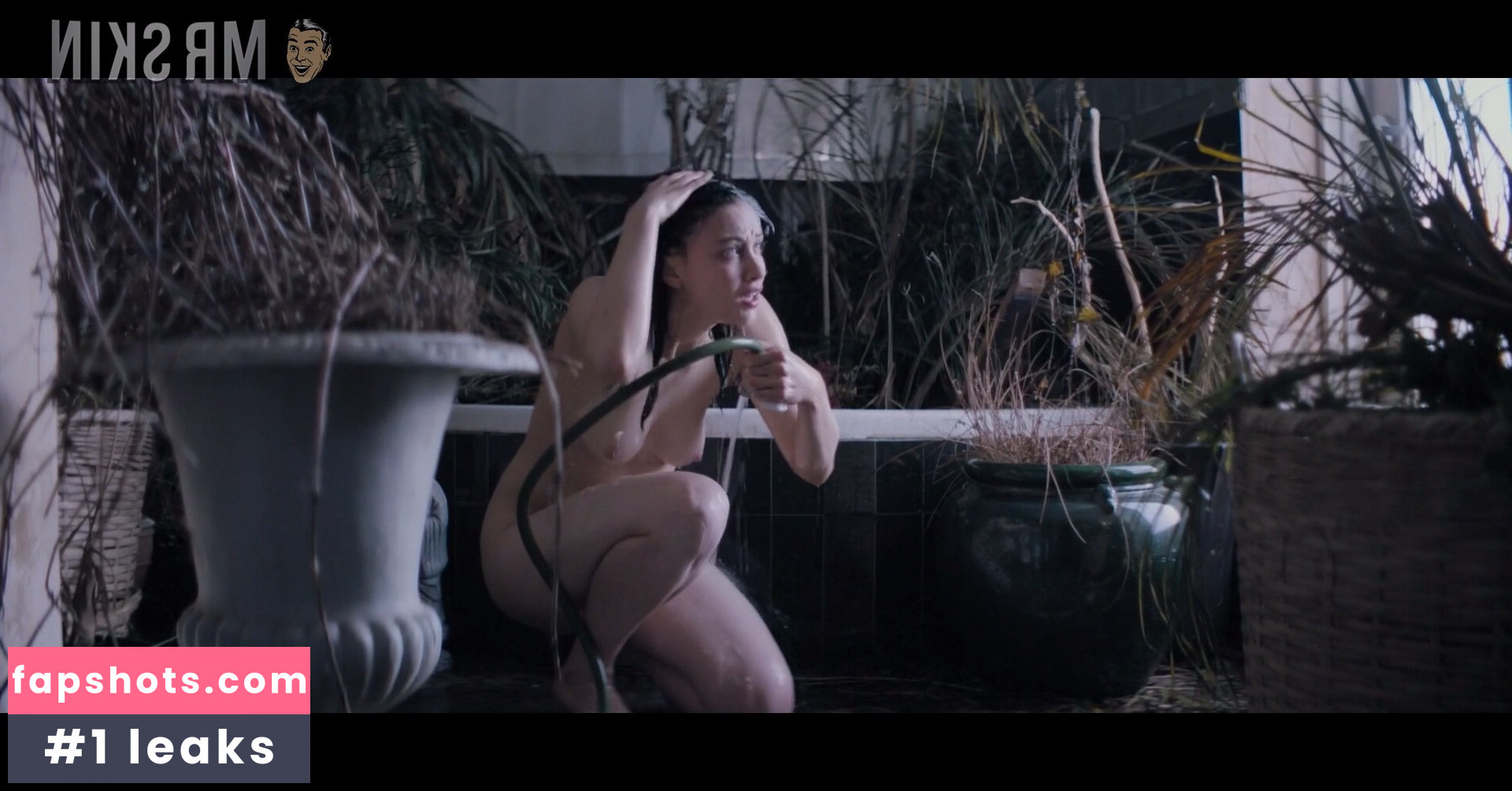 Sarah Gadon gallery photo #10