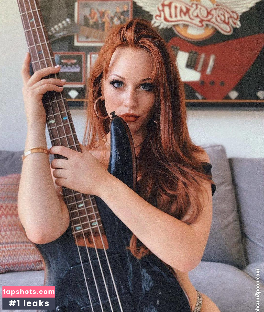 Sarah Gibson gallery photo #27