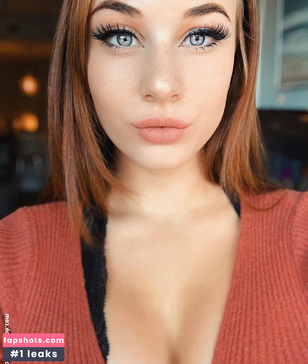 Sarah Gibson gallery photo #36