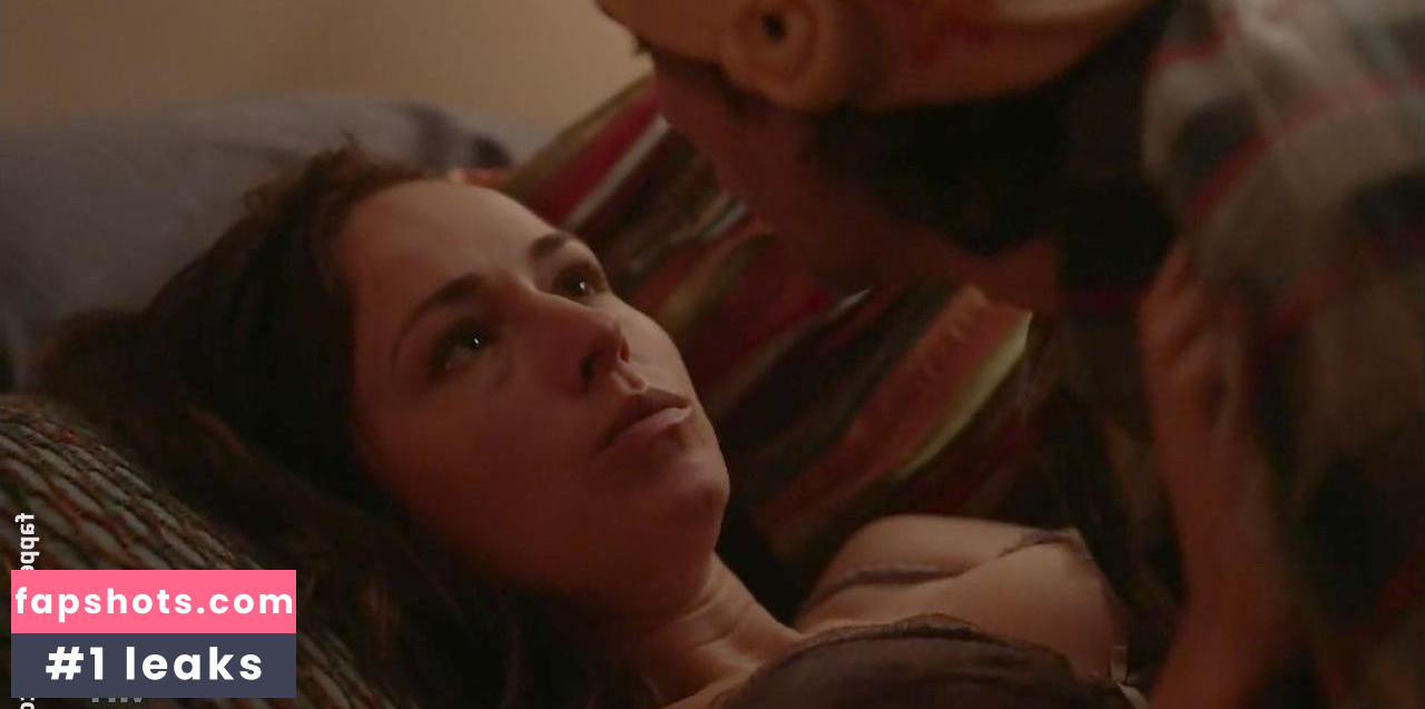 Sarah Goldberg gallery photo #3