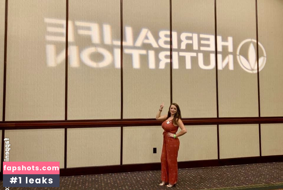 Sarah H gallery photo #11