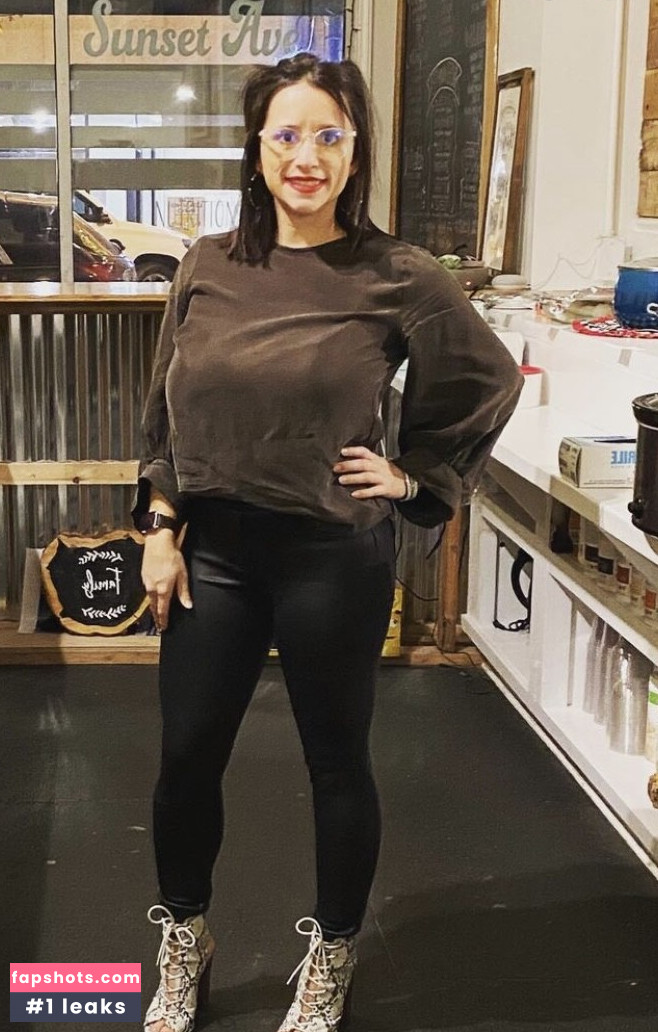 Sarah H gallery photo #27