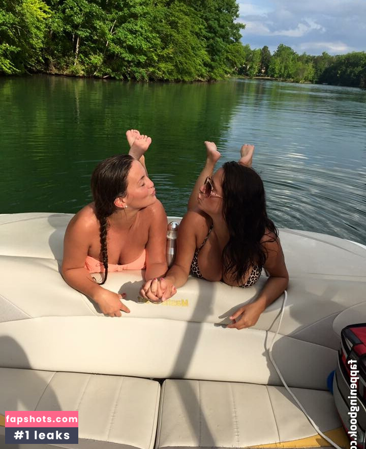 Sarah H gallery photo #5