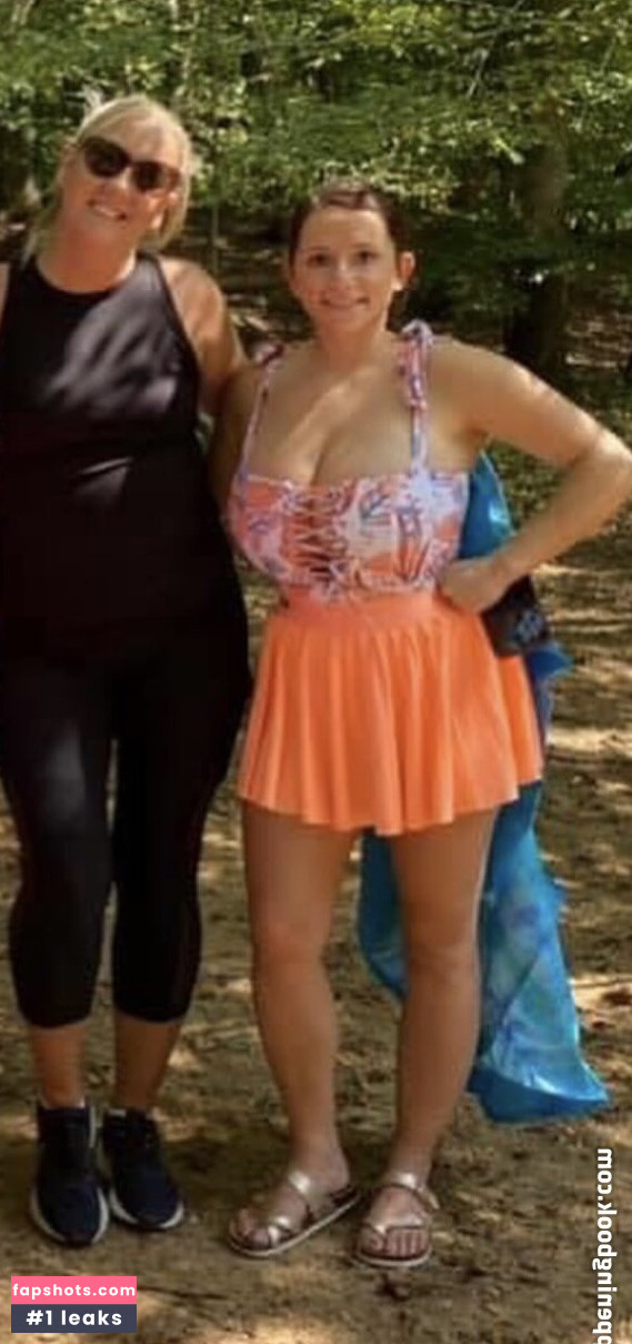 Sarah H gallery photo #6