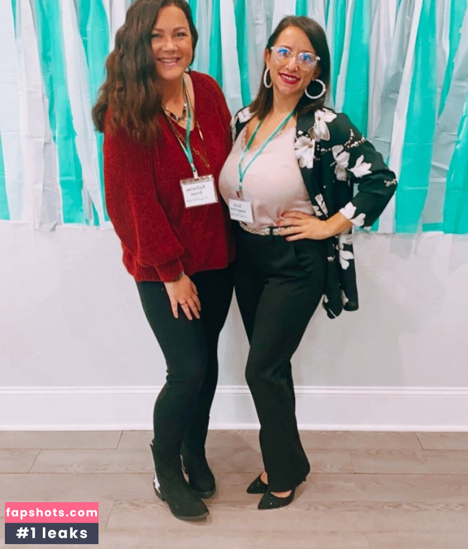 Sarah H gallery photo #8