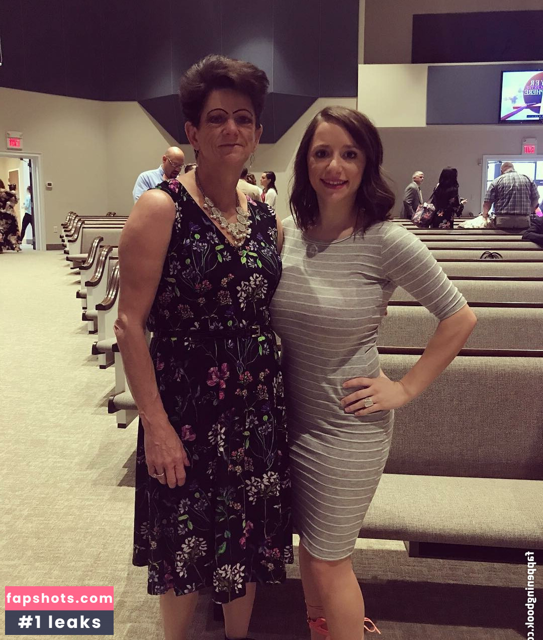 Sarah H gallery photo #9