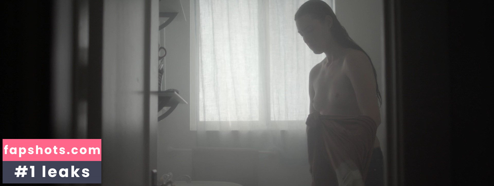 Sarah Hagan gallery photo #3