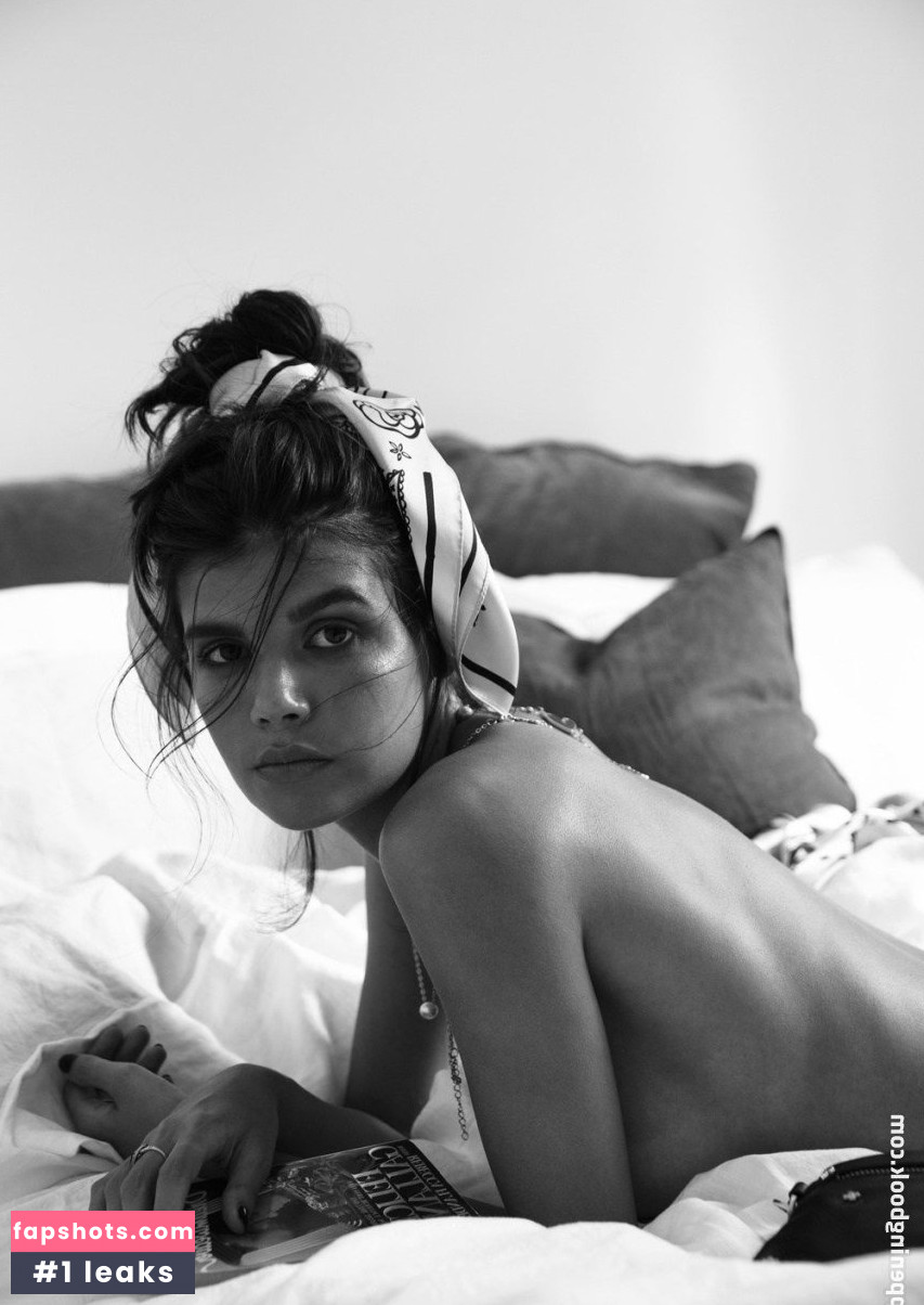 Sarah Halpin nude babe gallery