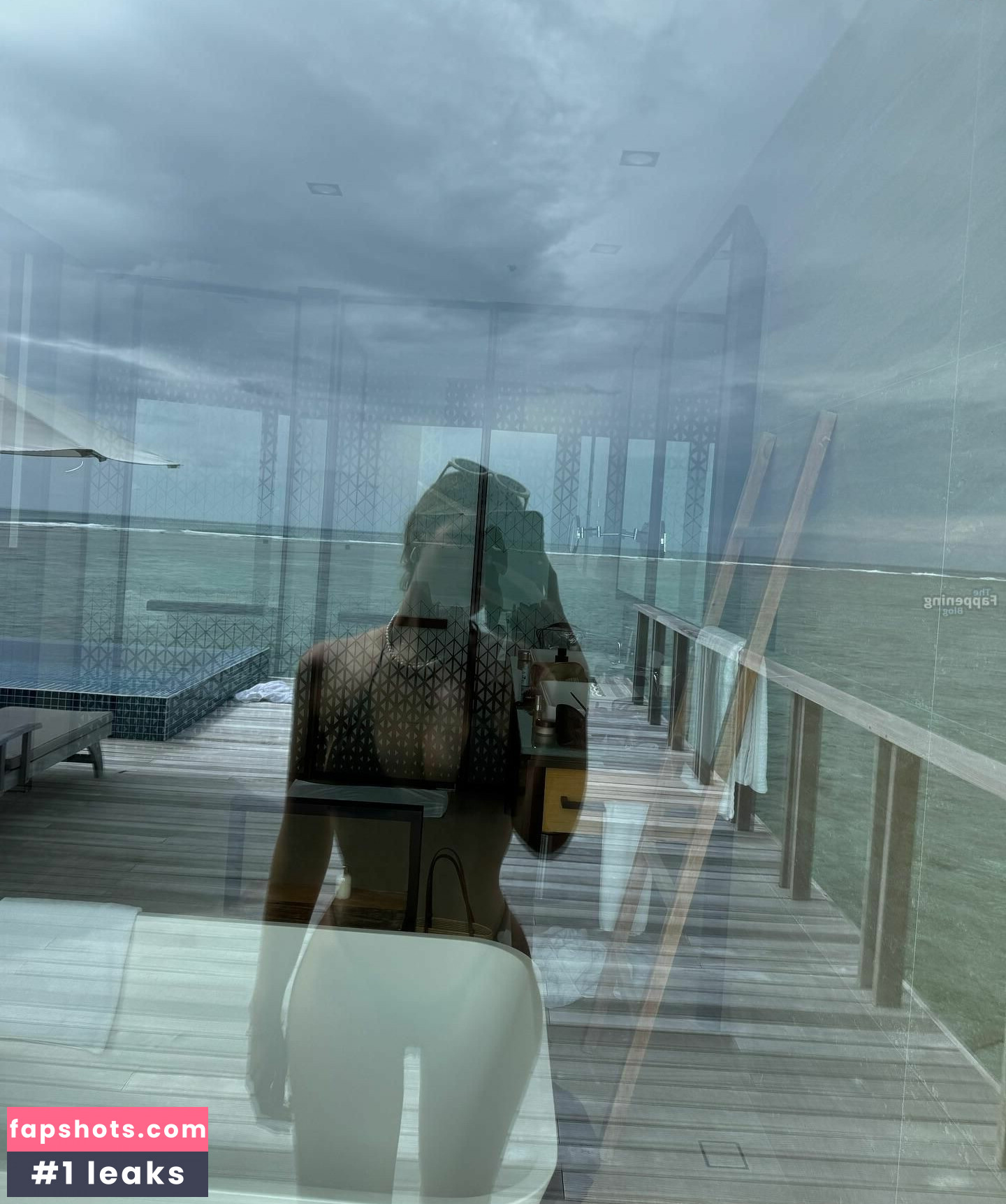 Sarah Harris gallery photo #16