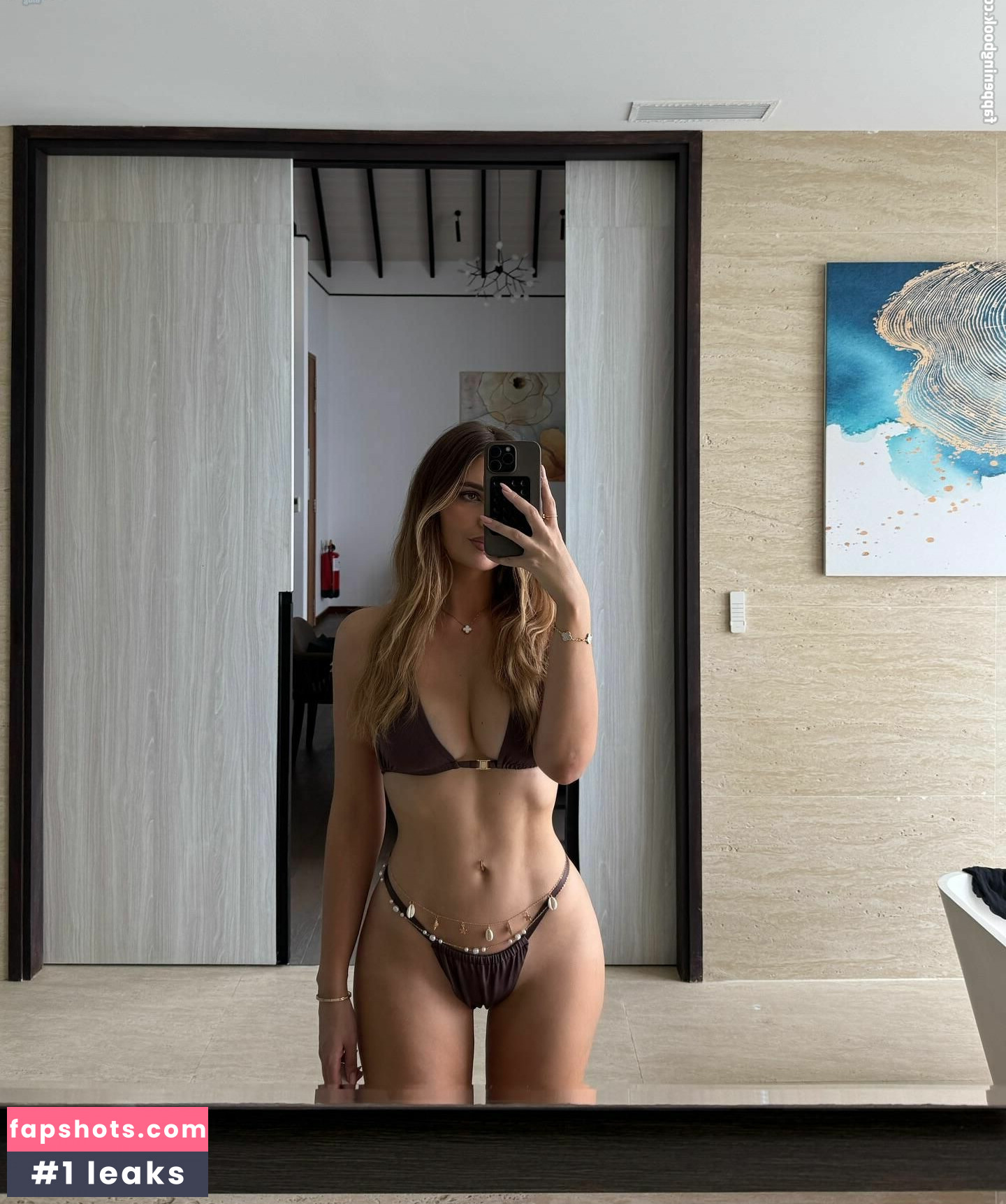 Sarah Harris gallery photo #25