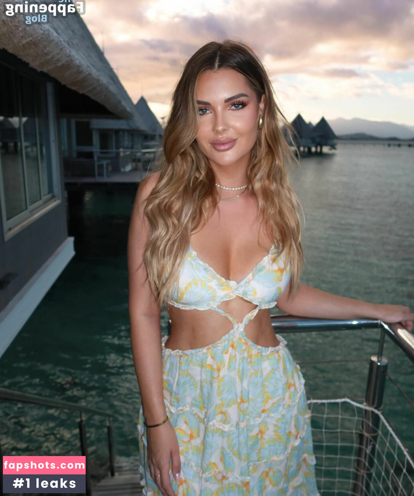 Sarah Harris gallery photo #58