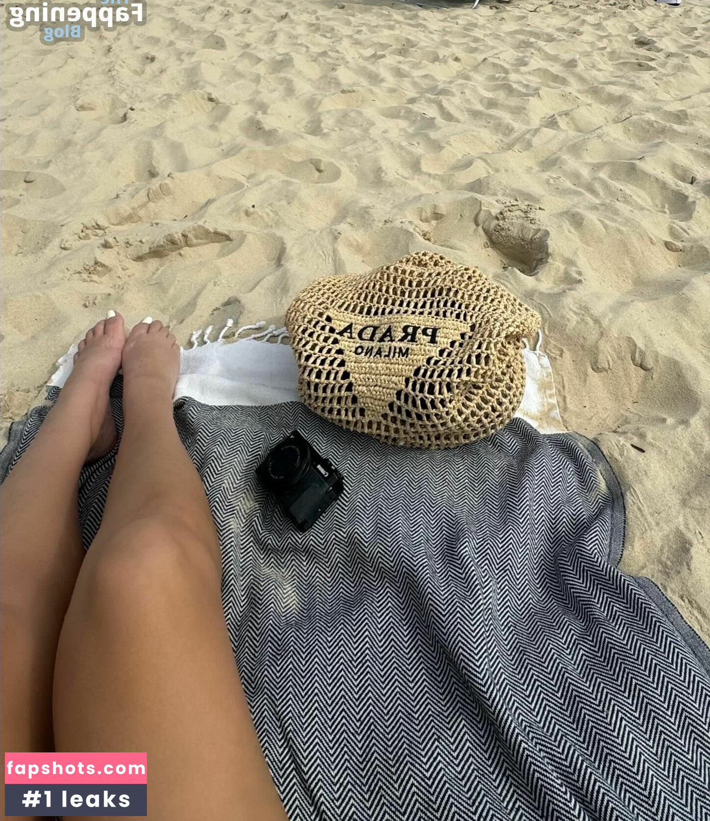 Sarah Harris gallery photo #77