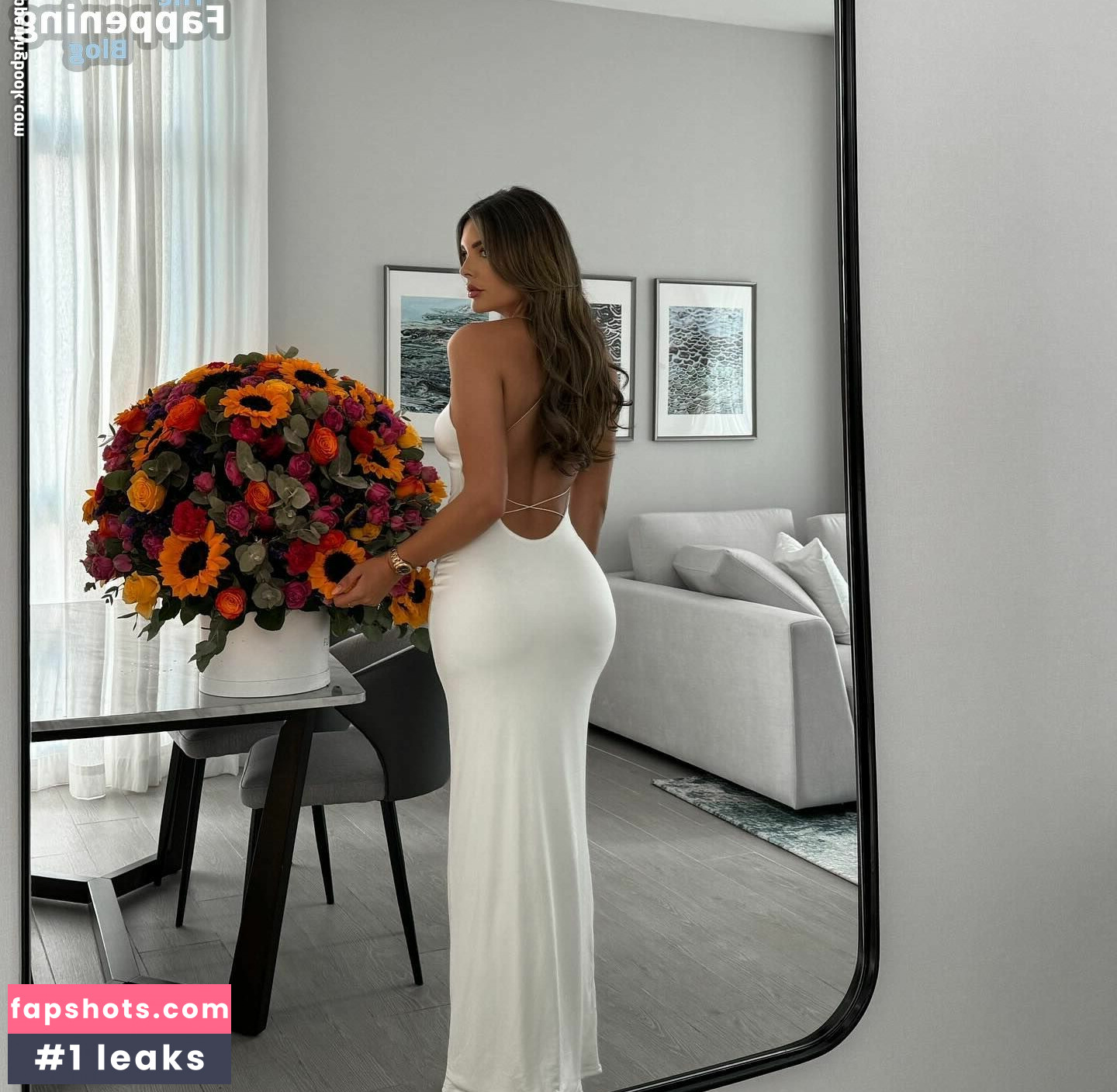 Sarah Harris gallery photo #86