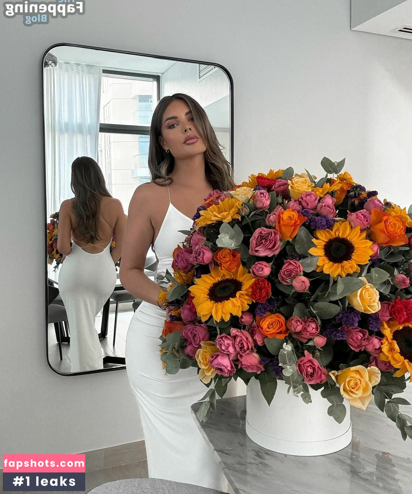 Sarah Harris gallery photo #88