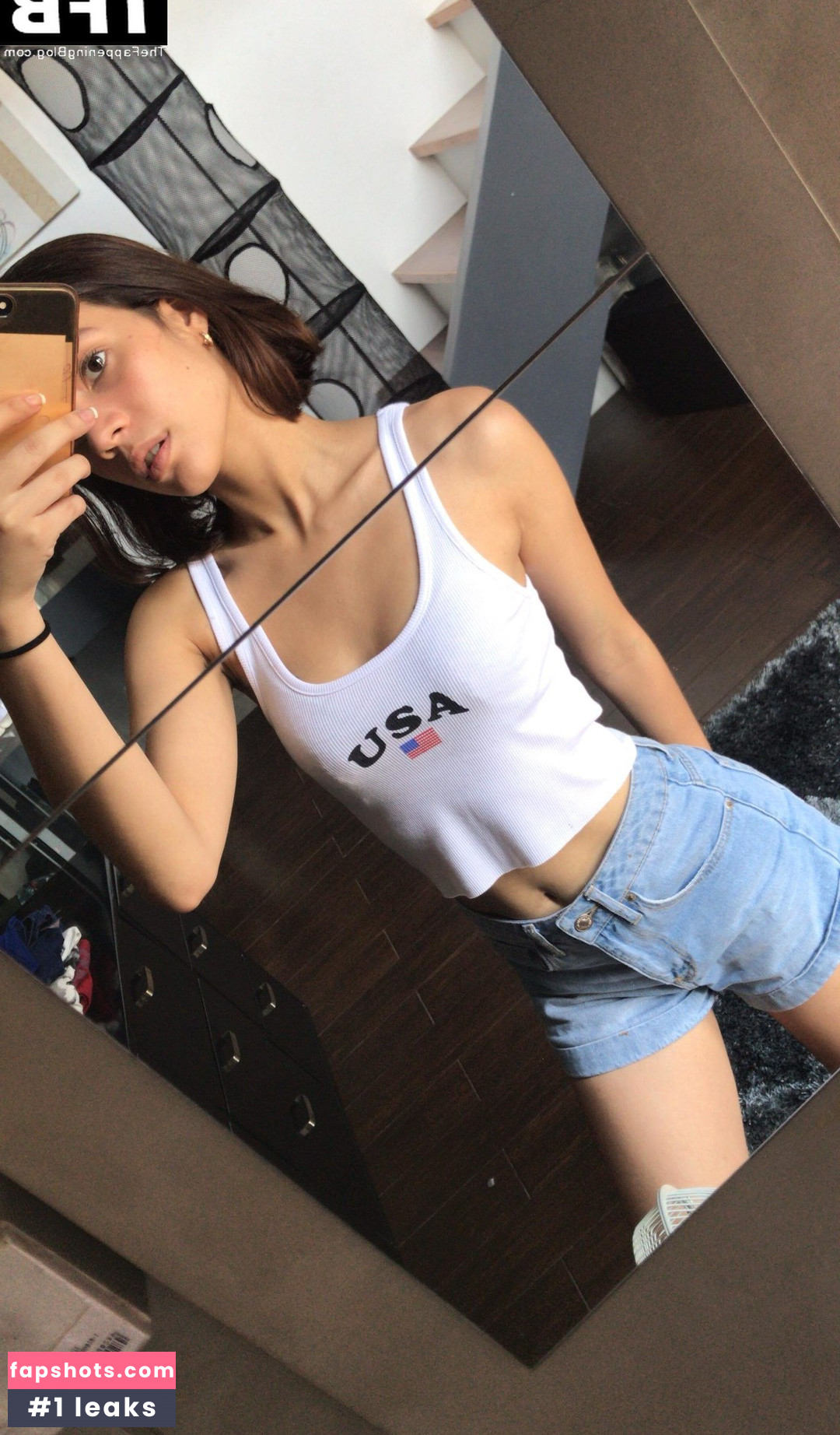 Sarah Holmes gallery photo #21