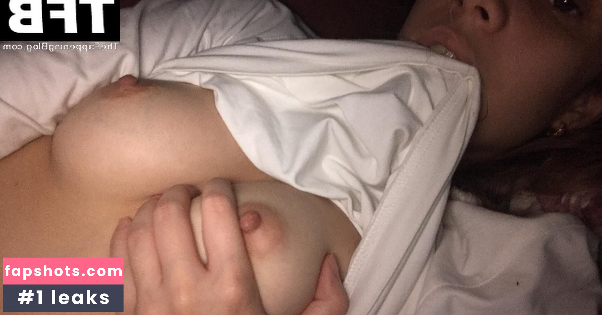 Sarah Holmes gallery photo #8