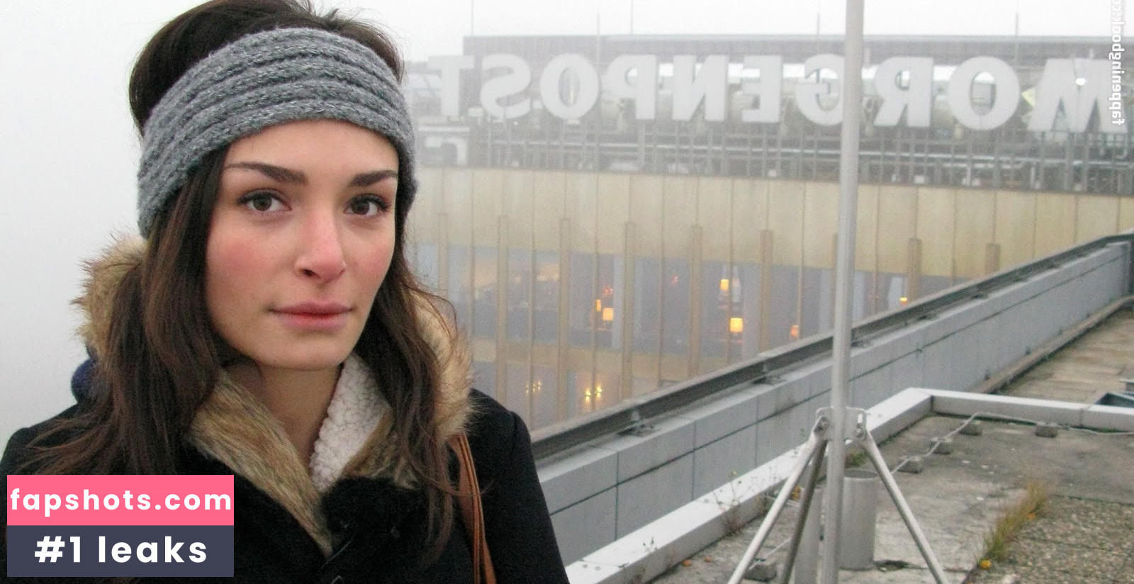 Sarah Horvath nude babe gallery