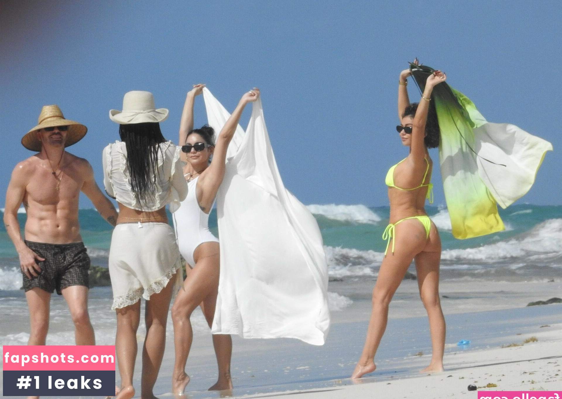 Sarah Hyland gallery photo #651